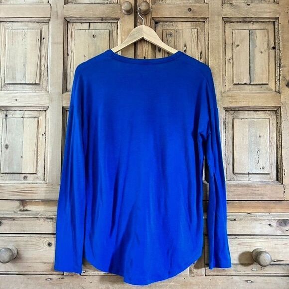 Athleta XS Blue V-Neck Long Sleeve T-Shirt Pullover - Picture 6 of 7